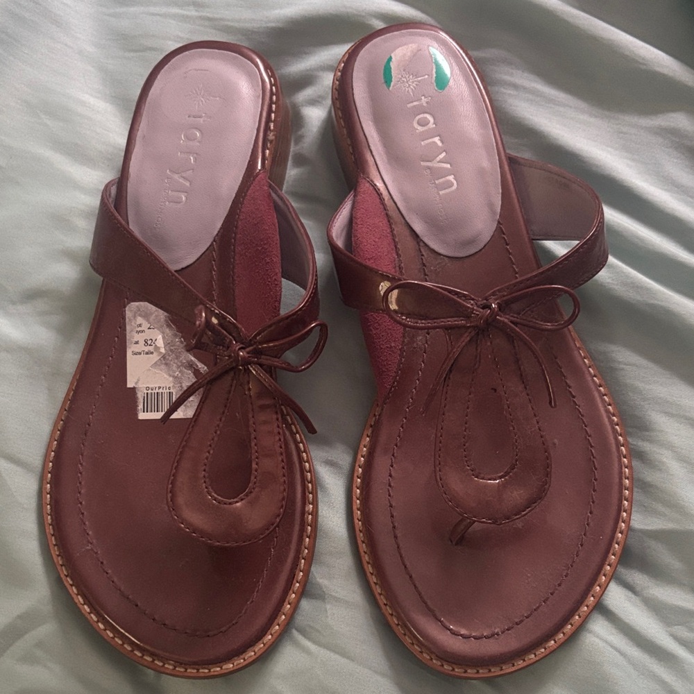 Women's burgundy Taryn brand  Sandals NWT genuine leather size 8
